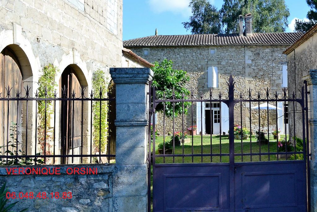24230 MAISON DE CARACTERE 240m2