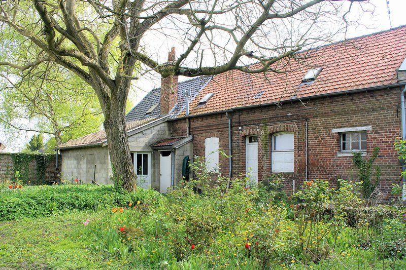 Maison longère 2 chambres avec garage sur 612 m²