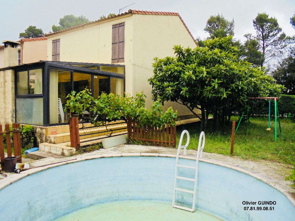 Maison 5 pièces de102 m2 avec piscine et véranda sur terrain de 444 m2