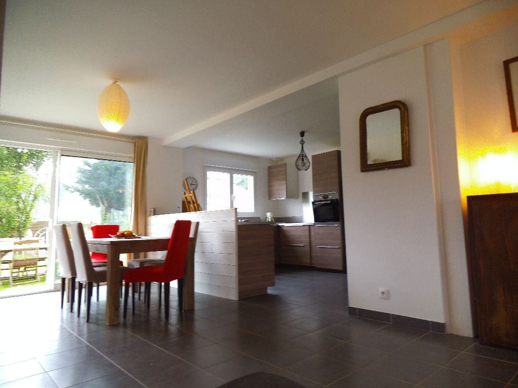 Maison 7 pièces, 5 chambres RT 2012 de 106 m2 sur terrain de 345 m2 , 265 170 FAI