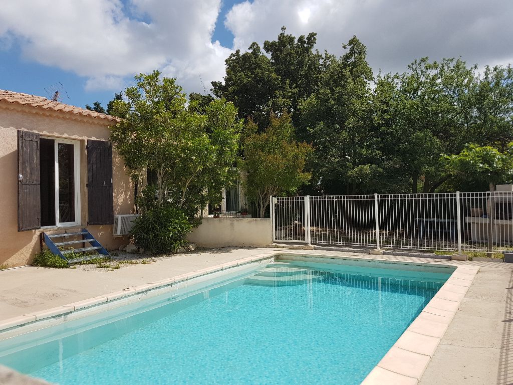 Au calme, villa 185 m² avec piscine dans village recherché !