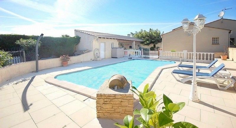 VILLA PLAIN-PIED 4 FACES  5 CHAMBRES PISCINE
