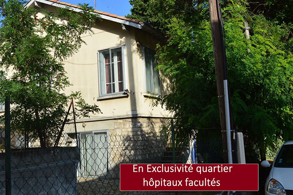 Maison de ville 8 pièces de 200 m2 environ sur 393 m2 de jardin