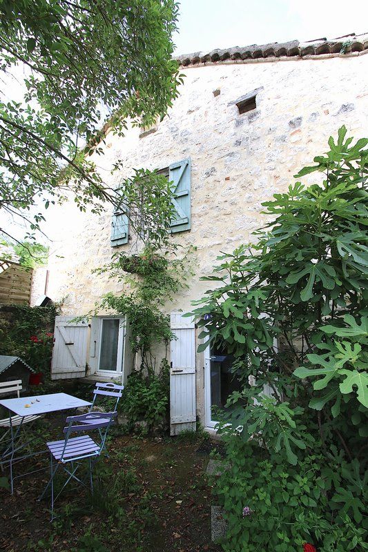 MONTCUQ Maison 3 pièces 52 m2 avec jardinet