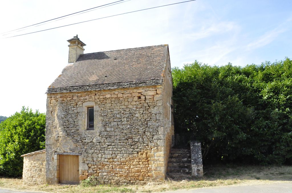 Terrain avec toute petite maison Sarlat 8841 m2