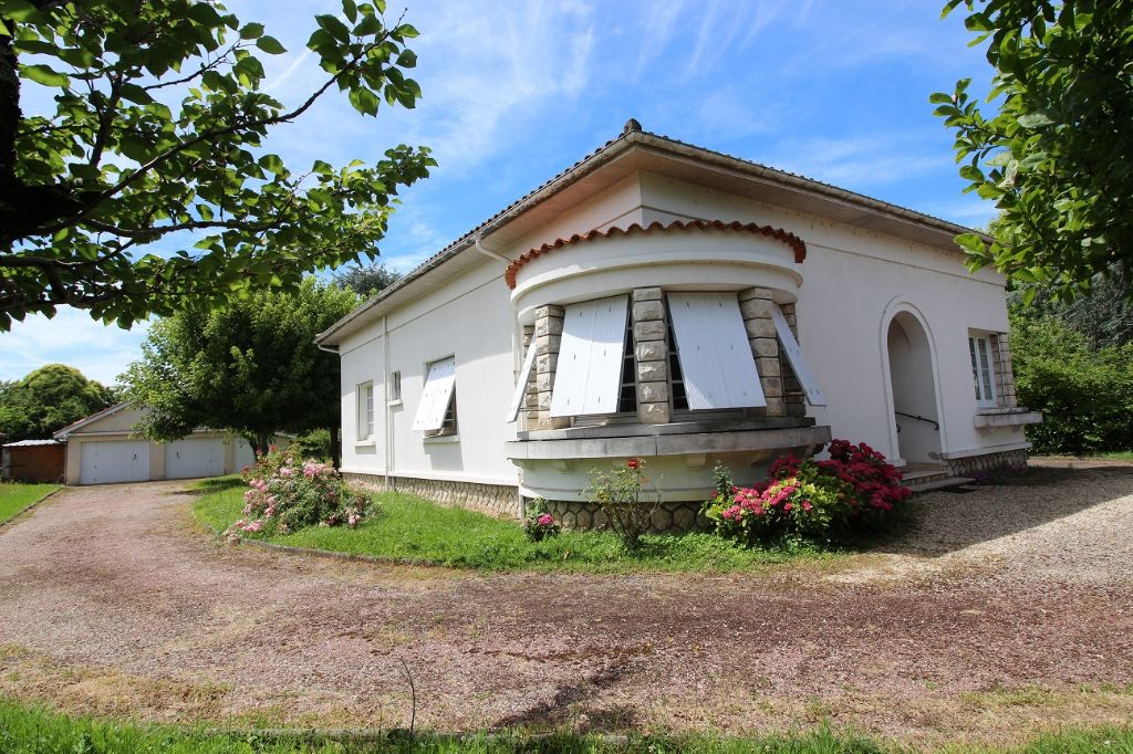 Maison  4 pièce(s) 130 m2 - 2 chambres -  1 bureau - garage - 1585m² terrain