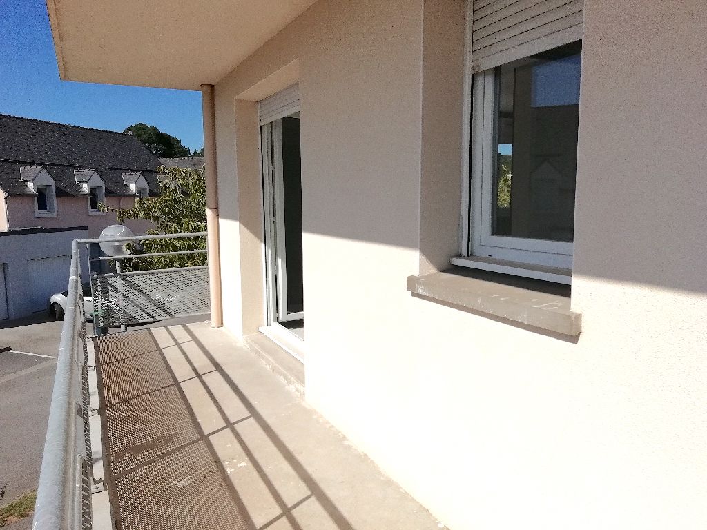 56700 HENNEBONT T1 avec coin nuit balcon parking 61 490