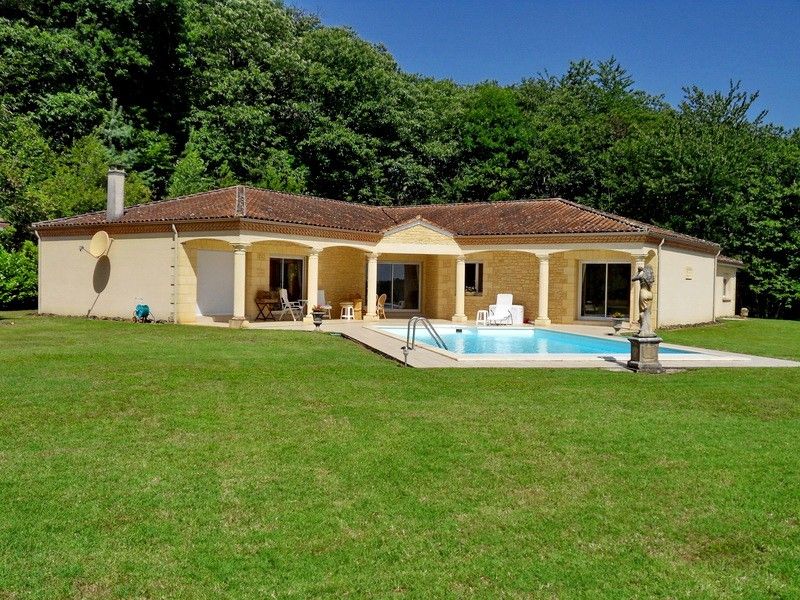 Vue exceptionnelle 5 chambres + studio + piscine