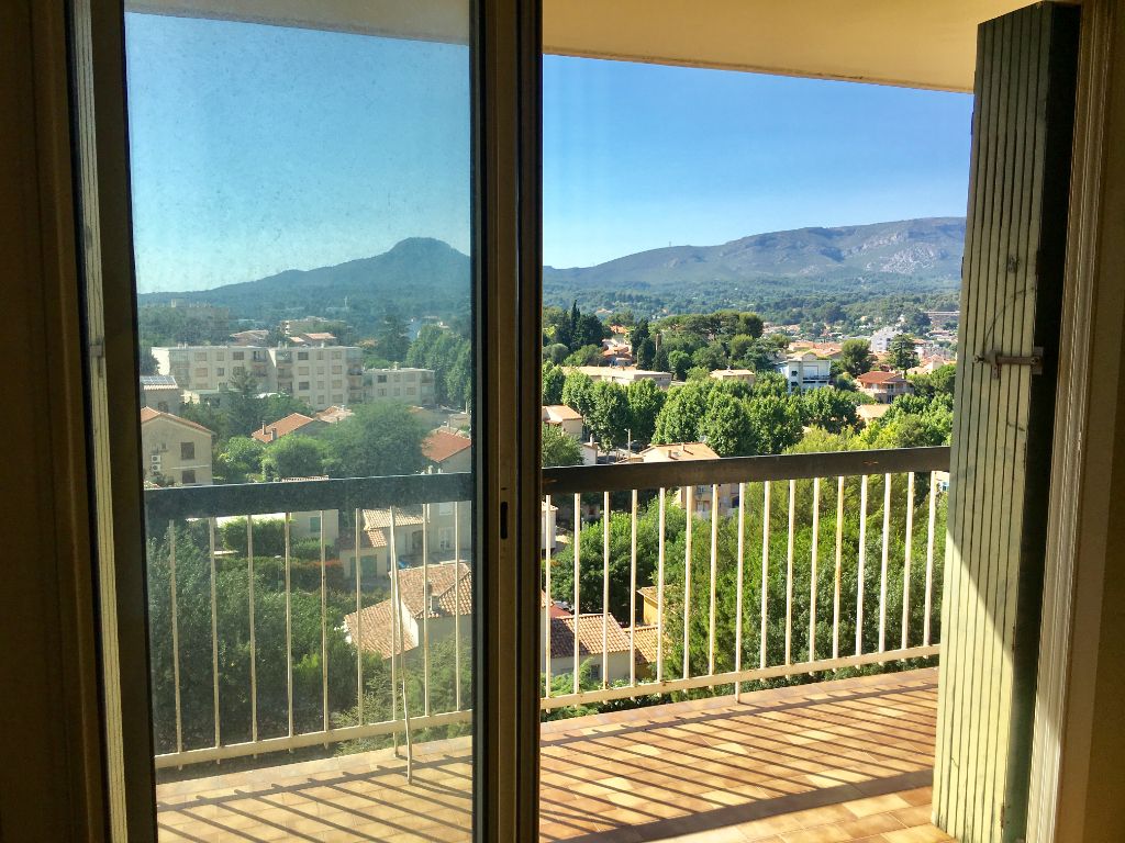 Appartement Aubagne 3 pièce(s) 68.86 m2, Central Parc. Petit prix à rafraîchir