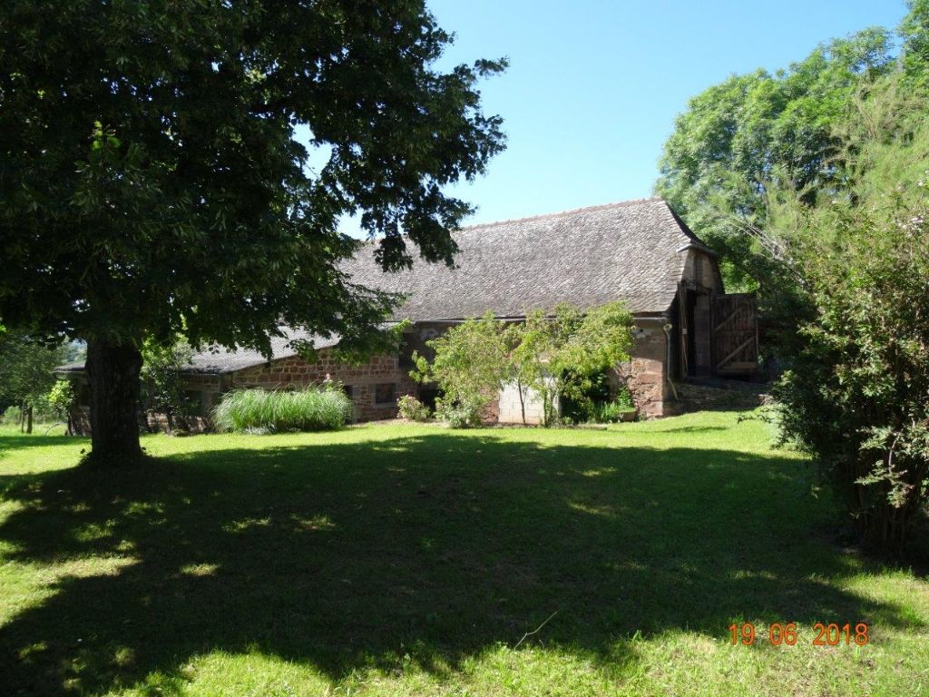 Secteur vallon Corps de ferme  avec maison et grange, terrain  de 4 785 m²