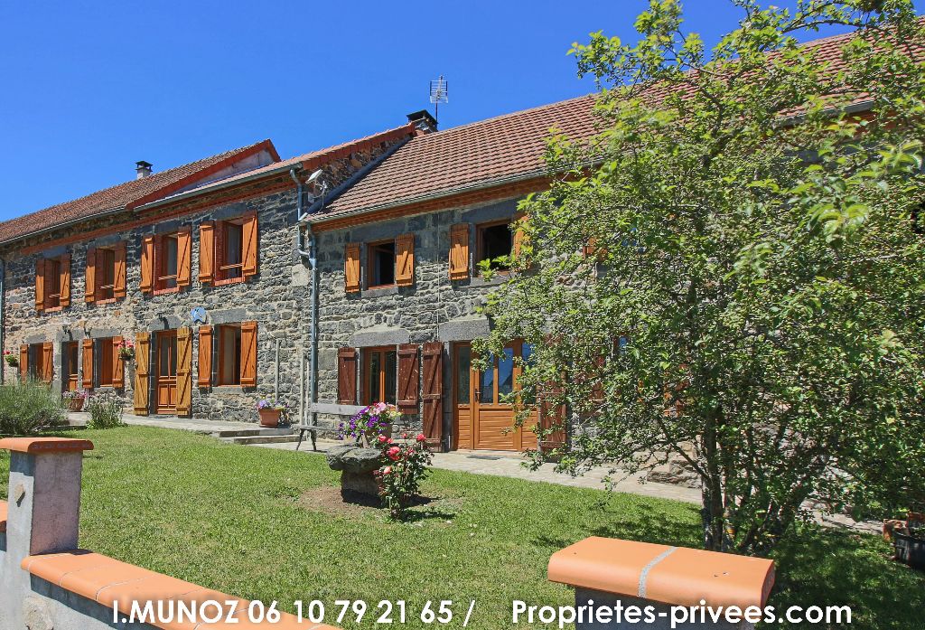 2 maisons indépendantes en pierres avec dépendances