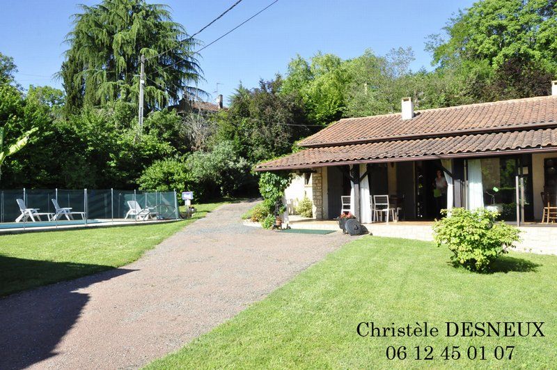 Jolie maison de ville av piscine