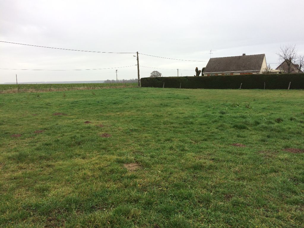 LES THILLIERS-EN-VEXIN axe RD 14, dans un village, terrain à Bâtir de 800 m² 1