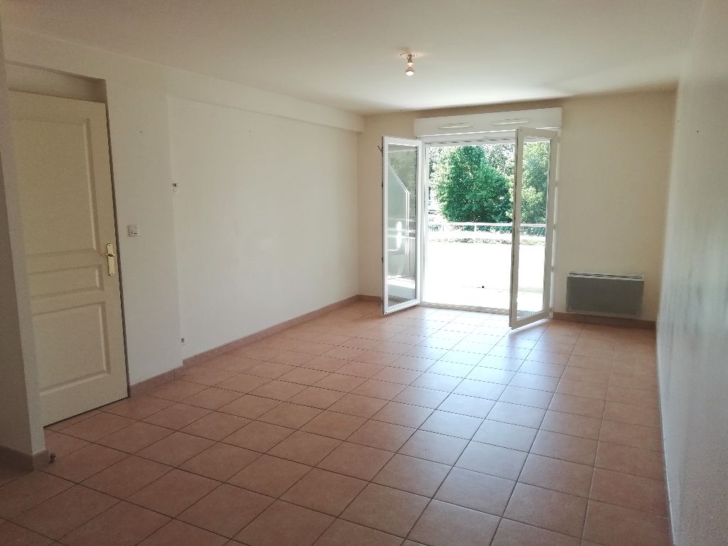 56700 HENNEBONT T2 lumineux balcon parking cave 73 990 HAI