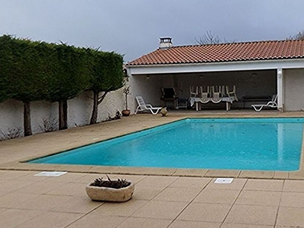 17200 Saint Sulpice De Royan  Maison T6 120 m², Plein pied, sous-sol, piscine, jardin