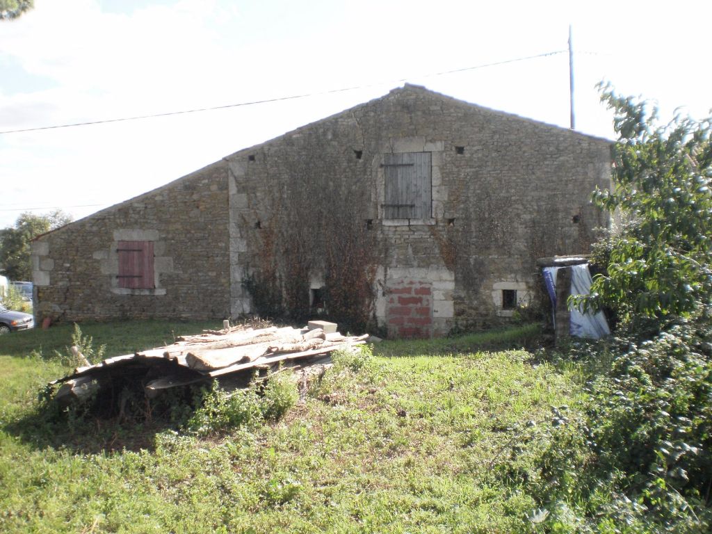 Maison à restaurée, cadre avec cachet