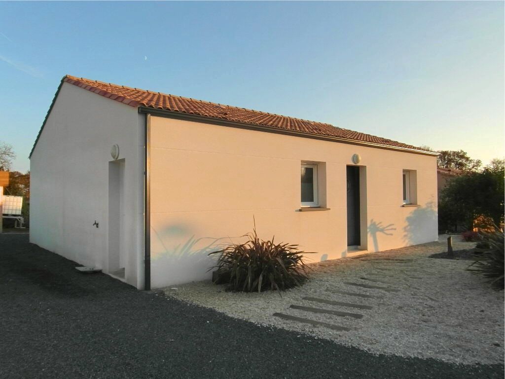 Maison Récente à Sainte Gemme La Plaine