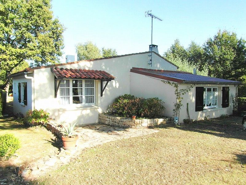 MAREUIL SUR LAY MAISON PLAIN PIED SUR 9 344 m²