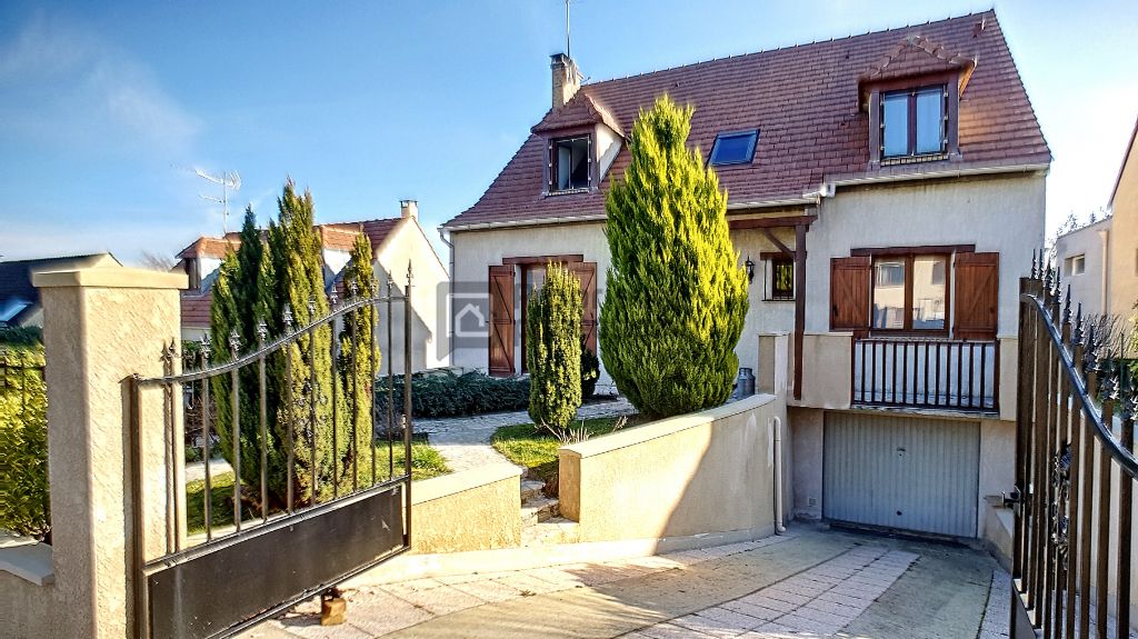 Maison Crecy La Chapelle 6 pièce(s) 143 m2 + SOUS-SOL TOTAL