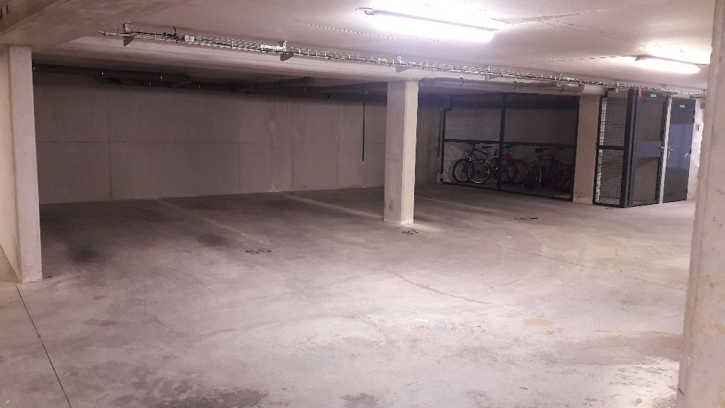 place de parking / box La Seyne Sur Mer 12 m2 Avenue Saint Georges