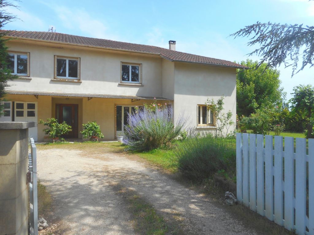 Maison au calme, sans vis-à-vis, terrain clos de 5000 m²