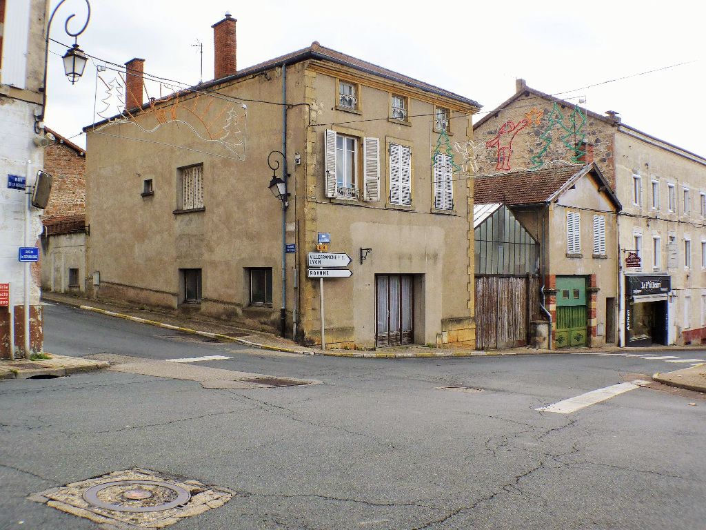 Immeuble Thizy les Bourgs 3 bâtiments 20 pièce(s) environ 99 000 H.A.I