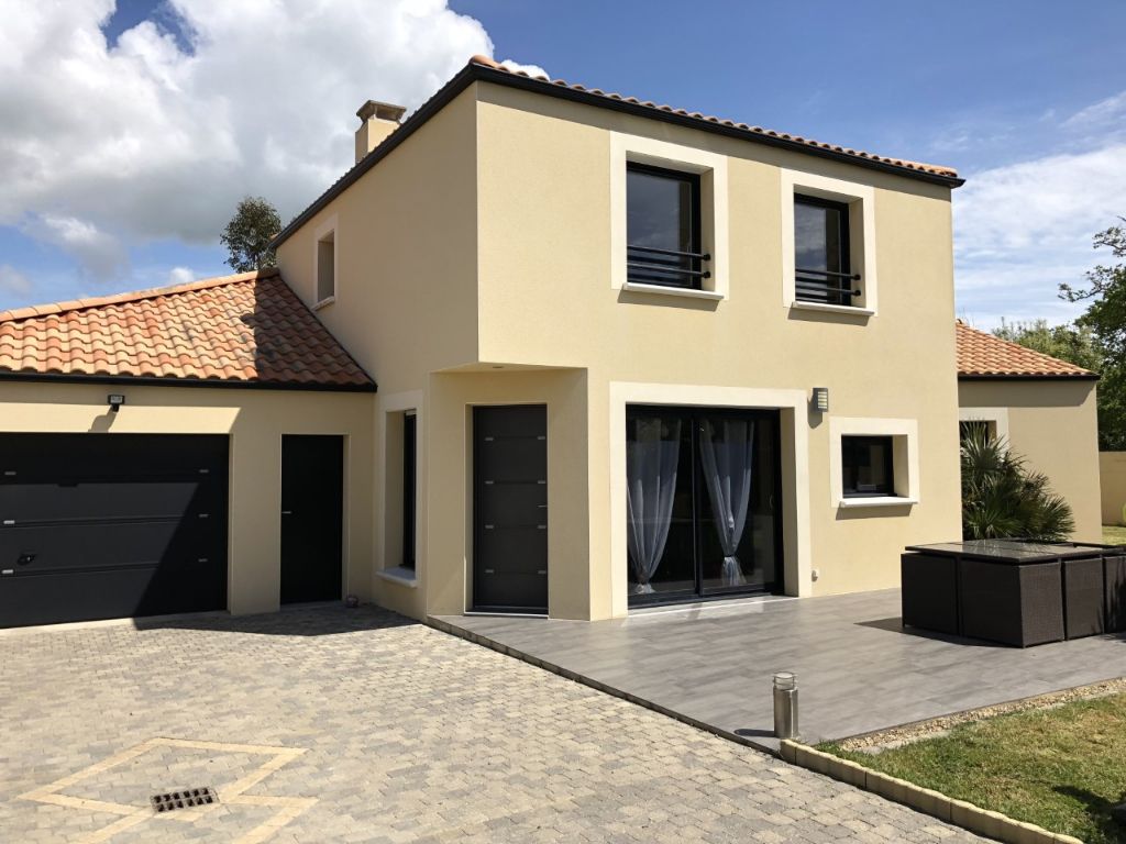 PORNIC Proche Mer. Contemporaine de 150m² env avec 3 Chambres + bureau + garage