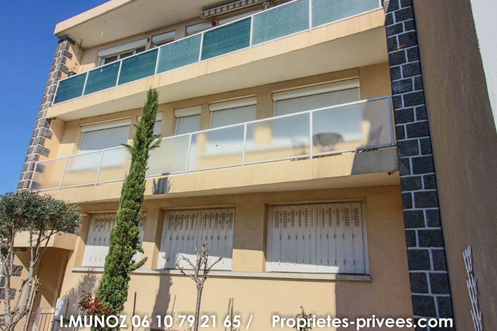 Clermont Ferrand Est, F3 66 m2 à rénover, avec cave et garage