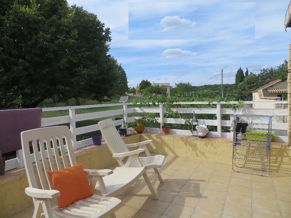 Jolie maison de village avec grande terrasse et grand garage 30m²