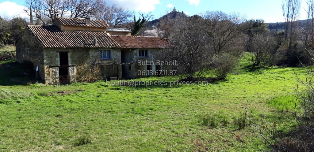 Ferme 140m² environ à Clansayes sur 8000m² de terrain 262 000