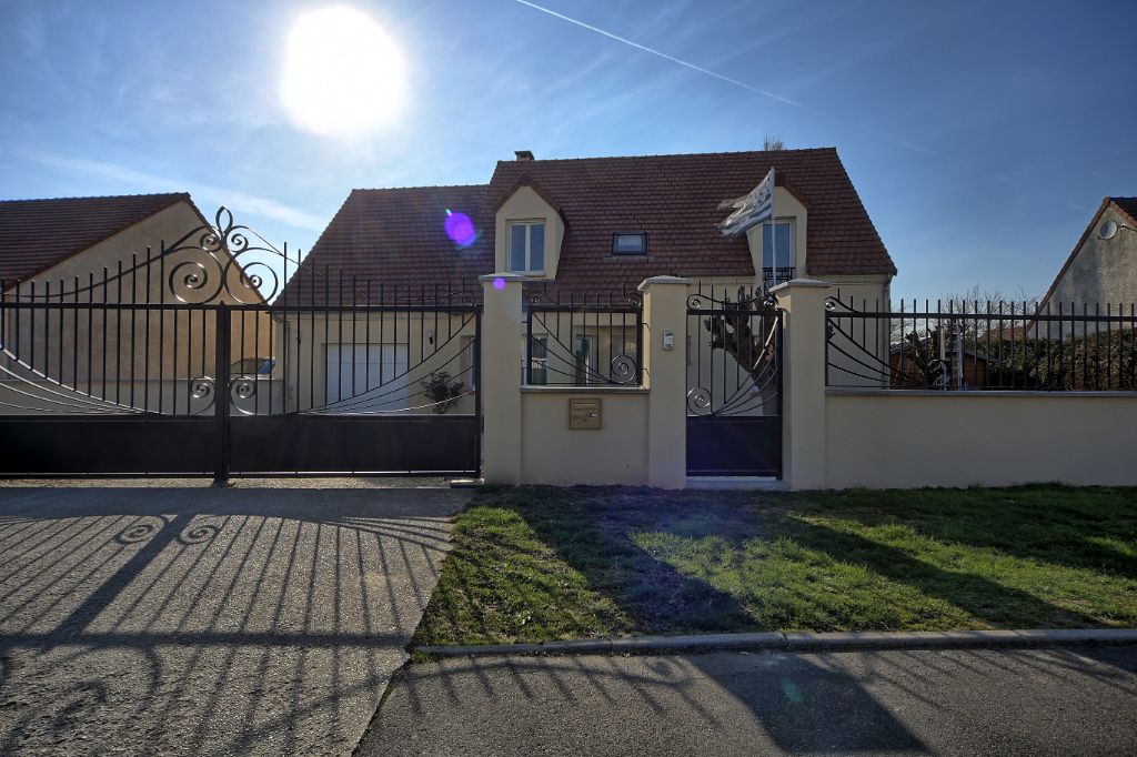 77550 REAU- Maison individuelle contemporaine de 6 pièce(s)- 145 m²/800m² de terrain