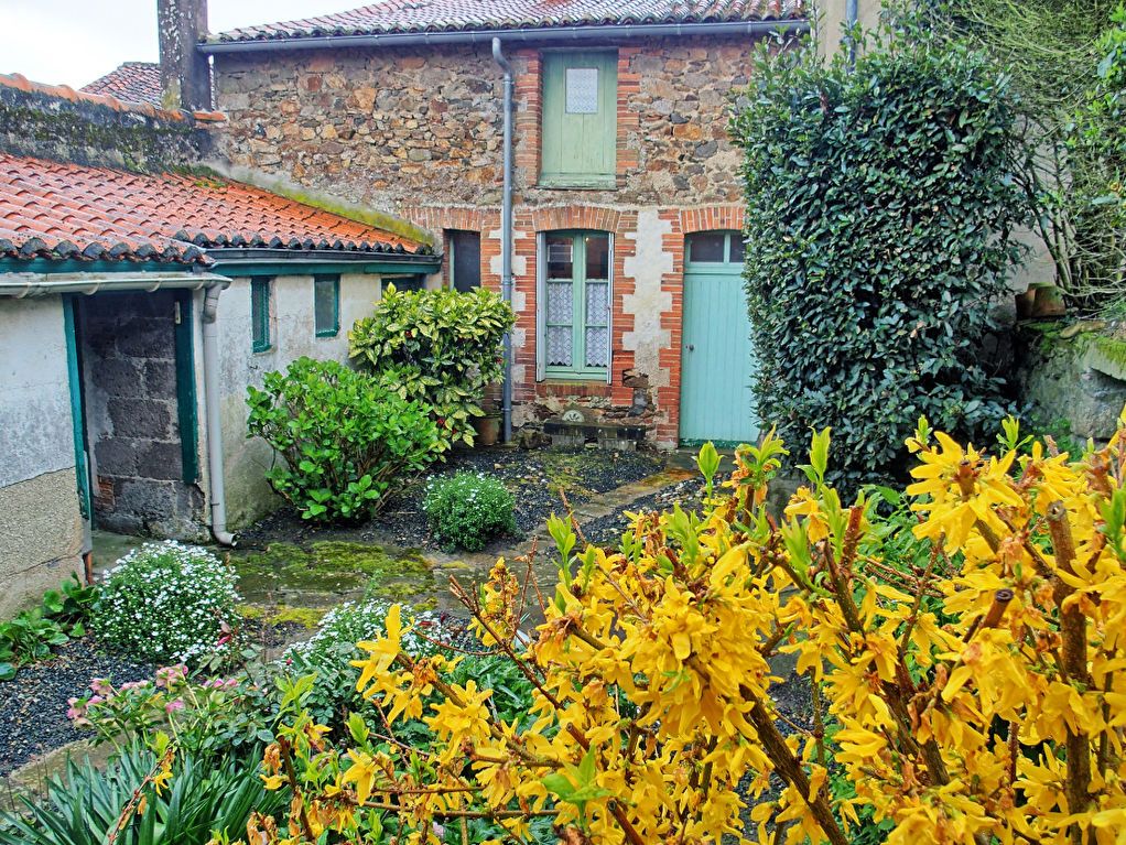 Maison Montfaucon Montigne 7 pièce(s) 119 m2