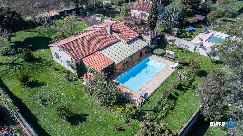 A VENDRE Maison Le Muy 5 pièce(s) 158 m2 Hab Piscine