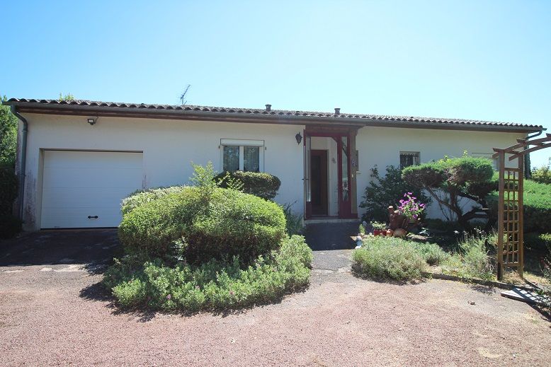 MAISON MONTPON-MENESTEROL - 5 pièce(s) 110 m2- 3 chambres - véranda - garage - 1500m² de terrain