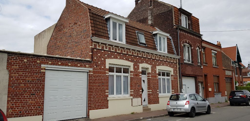 TOURCOING, limite WATTRELOS, large 1930 avec 4 Chambres, jardin, garage