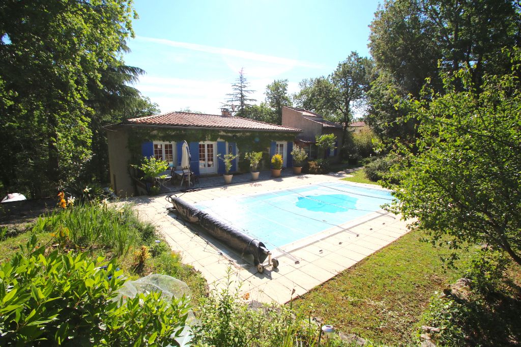 CAHORS maison 6 pièces 4 chambres et bureau sur plus de 1,5 hectares avec piscine