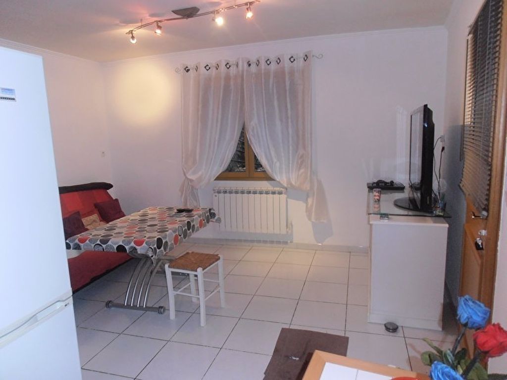 Maison de village tres ajourée