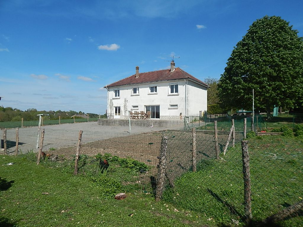 Maison 5 pièces 84 m2. Betz-le-Château