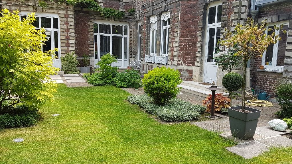 BEL APPARTEMENT HYPER CENTRE AVEC JARDIN ET GARAGE