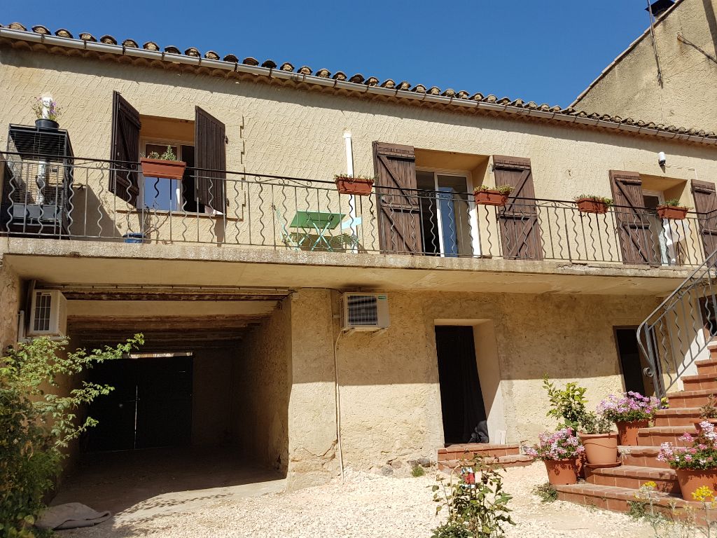 Superbe maison de village avec garage, grange et jardin