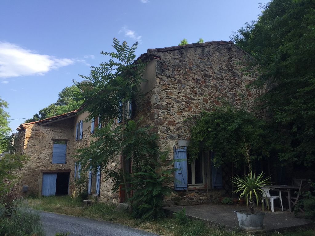 A vendre  proche de Castres maison en pleine nature