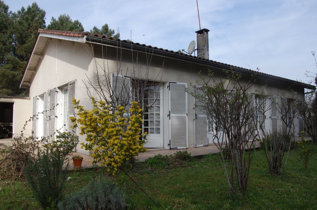 Belle maison de famille avec dépendances et jardin arboré