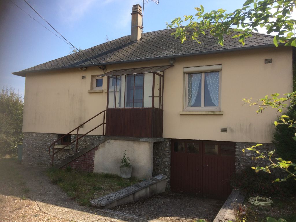 Proche Etrépagny , Maison sur sous-sol, deux chambres sur 1000  m²