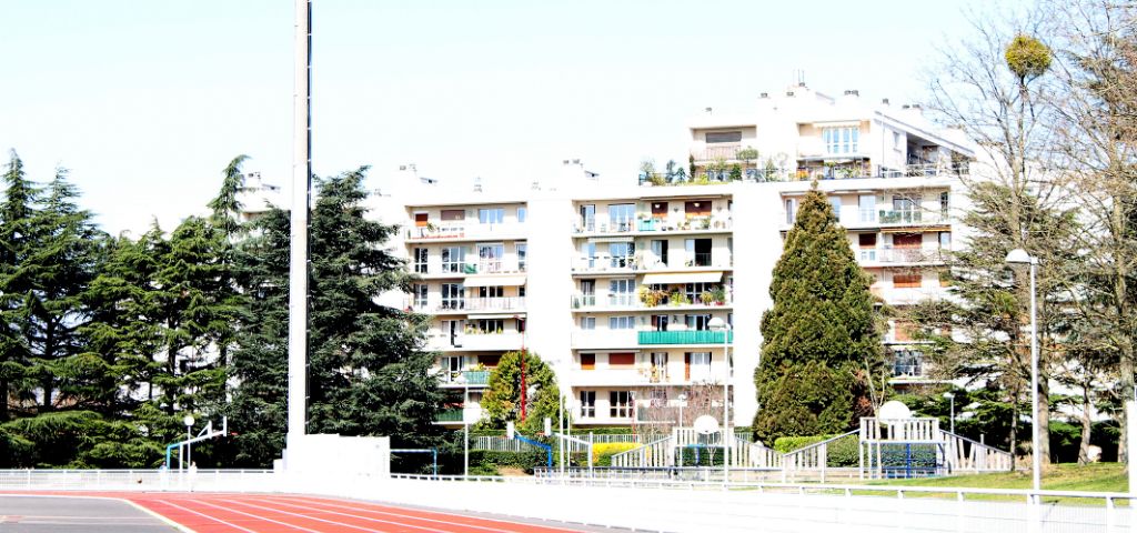 APPT F4 AVEC PARKING EN SOUS SOL - FRESNES 94260