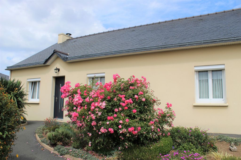 Côtes d'Armor 22190 Plérin, maison 3 chambres de plain-pied, garage, terrain et véranda