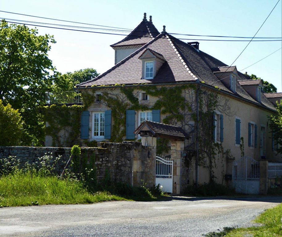 GRANDE MAISON DE MAITRE DU 17 ET 18 EME SIECLE