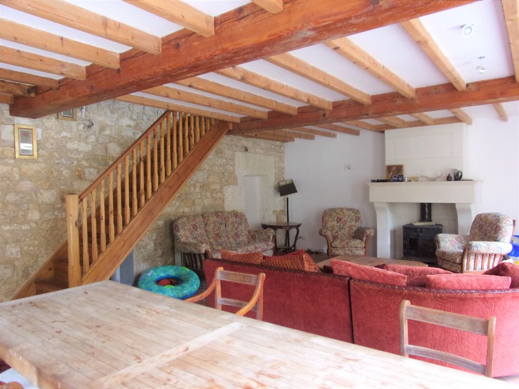 Maison 6 pièce(s) 197 m2 proche de SAINTES