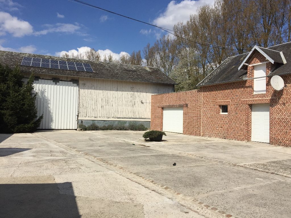 6 kms ST QUENTIN propriété avec dépendances et grange