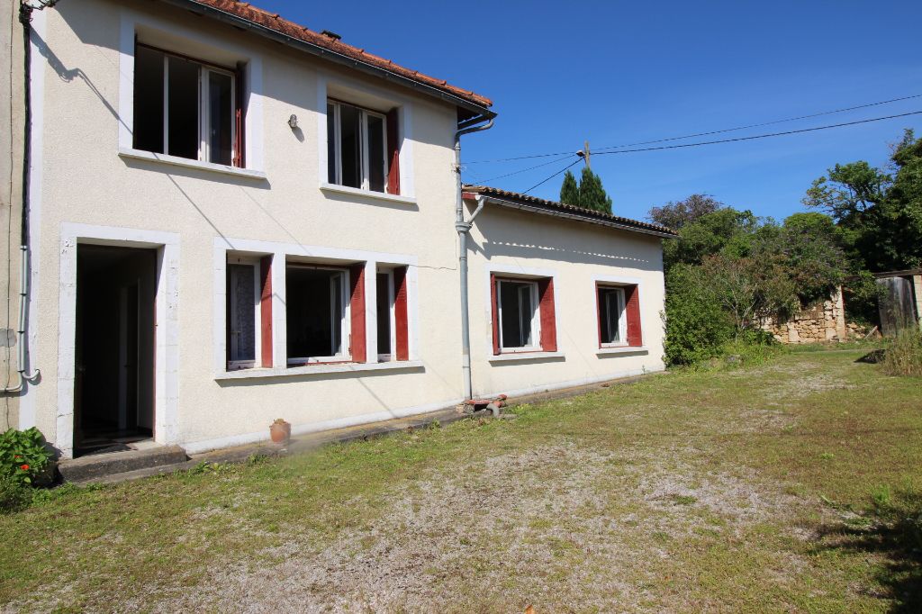 Maison individuelle à rénover - Pons - 140 m² + dépendances