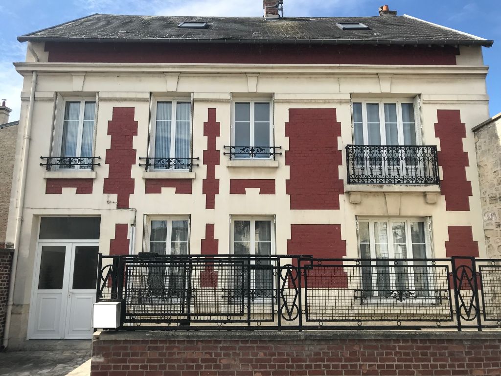 Périphérie immédiate de Soissons maison de caractère 5 chambres